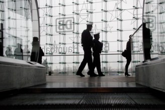 Berlin 2010-11-24 Police officer patrols Berlin Central Station. DEU Berlin 2010-11-24 Police