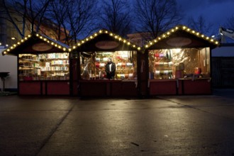 Berlin 2010-11-24 Empty Christmas Market in Berlin-Mitte DEU Berlin 2010-11-24 Deserted Christmas
