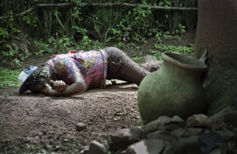 RWA Rwanda Kigali A dead Tutsi lies on the edge of a house on the outskirts of the Rwandan capital.