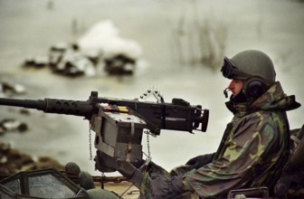 BIH, Bosnia, Vinkovski, 20.12.1995, American soldier crossing the Sava towards Bosnia