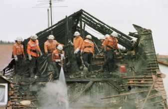 DEU, Offenbach, 10.09.1994 -- Roof truss fire. (Extinguishing, Fire, Fire Department) -- Â© Karsten