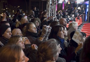 DEU, Germany, Berlin fans are waiting for Helena Bonham Carter and Colin Firth in front of the