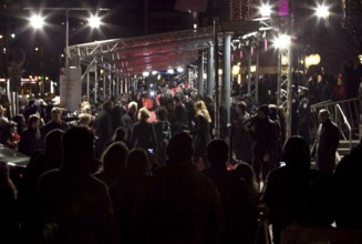 DEU, Germany, Berlin fans are waiting for Helena Bonham Carter and Colin Firth in front of the