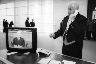 DEU, Germany, Berlin, 09.10.2003, A usher in the Reichstag on the phone while Transport Minister