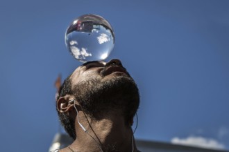 DEU Germany Germany Berlin Juggler with crystal ball works at the intersection opposite the CDU