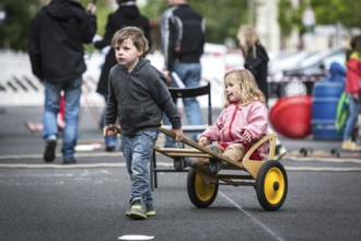 DEU Germany Germany Berlin Children play on Gudvanger Straße, which has been declared the city's