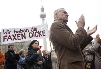 DEU Berlin teacher demonstration with GEW for relieving older colleagues Germany Berlin teacher