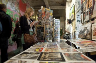 DEU Berlin Visitors to Tacheles Germany Berlin Visitors at the Tacheles building