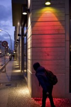 DEU Germany Berlin A boy looks around the corner at Rosenthaler Straße in Berlin Mitte. Germany