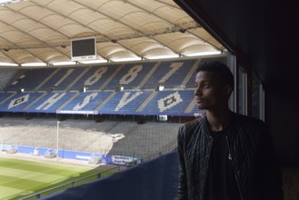 DEU Hamburg British soccer player Michael Mancienne looks into the HSV stadium, the Imtech Arena.