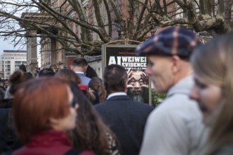 DEU Germany Germany Berlin Visitors wait in front of the Martin-Gropius-Bau for admission to the