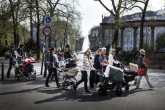 DEU Germany Germany Berlin Mothers and grandmothers take part in a guided city tour by Gudrun