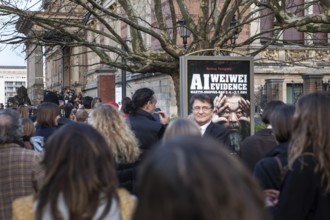 DEU Germany Germany Berlin Visitors wait in front of the Martin-Gropius-Bau for admission to the