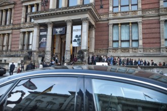 DEU Germany Germany Berlin Visitors wait in front of the Martin-Gropius-Bau for admission to the