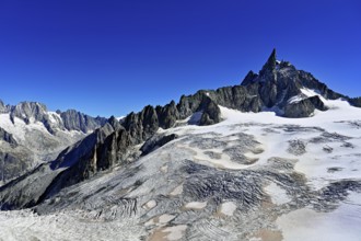 View of the Glacier du Géant from the Télécabine Panorama Railway, behind the Dente del Gigante,