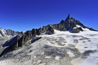 View of the Glacier du Géant from the Télécabine Panorama Railway, behind the Dente del Gigante,