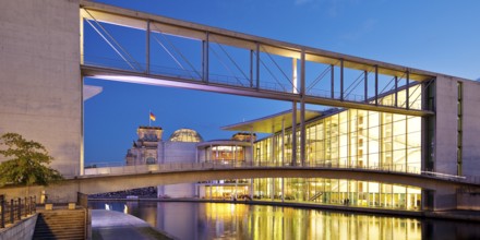 Bridge between Marie-Elisabeth-Lüders-Haus and Paul-Löbe-Haus with the river Spree in the evening,