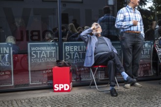 DEU Germany Germany Berlin election party in the SPD district office Kreuzberg-Friedrichshain