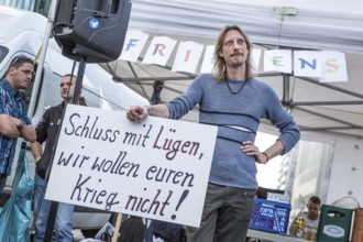 DEU Germany Germany Berlin The initiator of the Monday demonstration, Lars Mährholz, during a rally