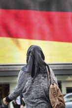 DEU Germany Germany Berlin Passers-by in front of a projection screen on Kurfürstendamm, on which a