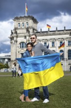 DEU Germany Germany Berlin Urcainian tourists take pictures of themselves with their national flag