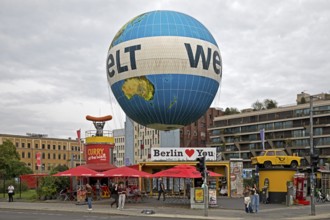 HiFlyer world balloon with the Berlin Loves You gift shop, Curry at the Wall snack bar and the