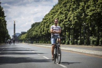 DEU Germany Germany Berlin Cyclists on June 17 street in Berlin, which is blocked during the