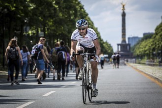 DEU Germany Germany Berlin Cyclists on June 17 street in Berlin, which is blocked during the