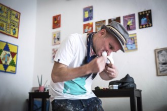 DEU Germany Germany Berlin The artist Jim Avignon setting up an exhibition at the 'Retram' gallery