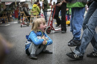 DEU Germany Germany Berlin Children play on Gudvanger Straße, which has been declared the city's