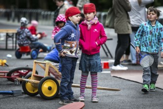 DEU Germany Germany Berlin Children play on Gudvanger Straße, which has been declared the city's