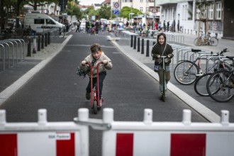 DEU Germany Germany Berlin Children play on Gudvanger Straße, which has been declared the city's