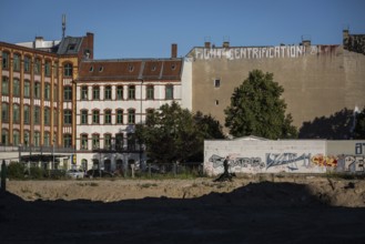 DEU Germany Germany Berlin A graffiti with the inscription 'Fight Gentrification' on a house wall