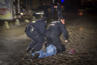 DEU Germany Germany Berlin scene on the RAW site in Berlin-Friedrichsain. Arrest of a pickpocket