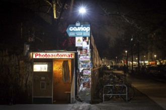 DEU Germany Germany Berlin scene on the RAW site in Berlin-Friedrichsain. Photo booth at the