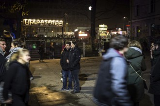 DEU Germany Germany Berlin scene on the RAW site in Berlin-Friedrichsain. Parents wait in front of