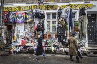 DEU Germany Germany Berlin Hans Georg Lindenau with his 'general store for revolutionary needs' on