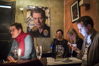 DEU Germany Germany Berlin David Bowie birthday party at 'Das neue Ufer' with karaoke songs and