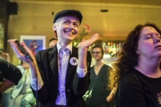 DEU Germany Germany Berlin David Bowie birthday party at 'Das neue Ufer' with karaoke songs and