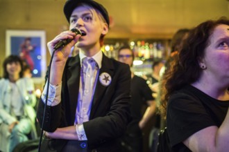 DEU Germany Germany Berlin David Bowie birthday party at 'Das neue Ufer' with karaoke songs and