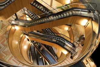 Escalators, Kaufhaus des Westens, KaDeWe, Tauentzienstraße, Charlottenburg, Berlin, Germany