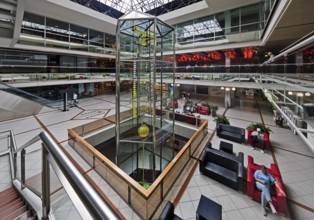 Europa-Center, shopping center, western courtyard with Bernard Gitton's flowing time clock,