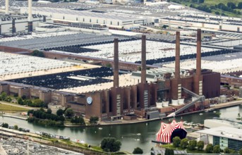Volkswagen plant Wolfsburg with cogeneration plant VW Südstraße, Lower Saxony, Germany, Europe,