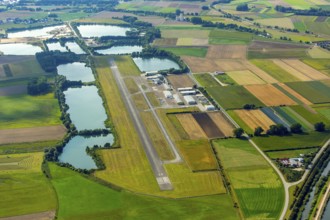 Straubing airfield, EDMS, Flugplatz Straubing-Wallmühle GmbH, commercial airfield, runway, runway,