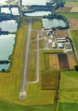 Straubing airfield, EDMS, Flugplatz Straubing-Wallmühle GmbH, commercial airfield, runway, runway,