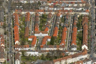 Rows of houses in the Findorff district, rented flats, multi-storey flats, red tiled roofs, attic