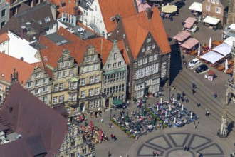 Hanseatic cross in front of the Bremen Roland on the market square of Bremen in front of the town