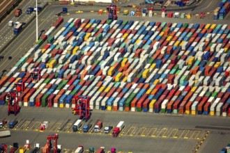 Straddle carrier, container transporter, container port Hamburg, CTA, Container Terminal