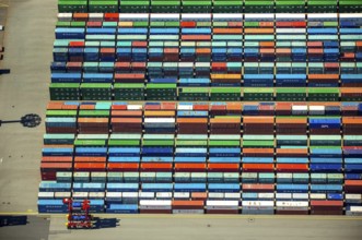 Straddle carrier, container transporter, container port Hamburg, CTA, Container Terminal