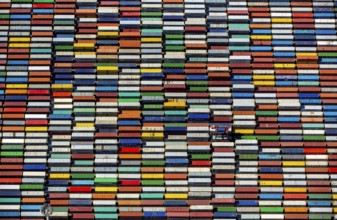 Straddle carrier, container transporter, container port Hamburg, CTA, Container Terminal